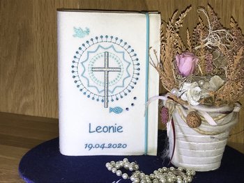 Gotteslob Einband * Modell Leonie * Wollfilz cremeweiß * Bestickung türkis * Strass